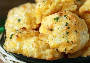 20 Minute Copycat Red Lobster Cheddar Bay Biscuits