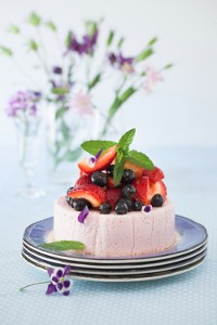 No-Bake-Skinny-Strawberry-Cake