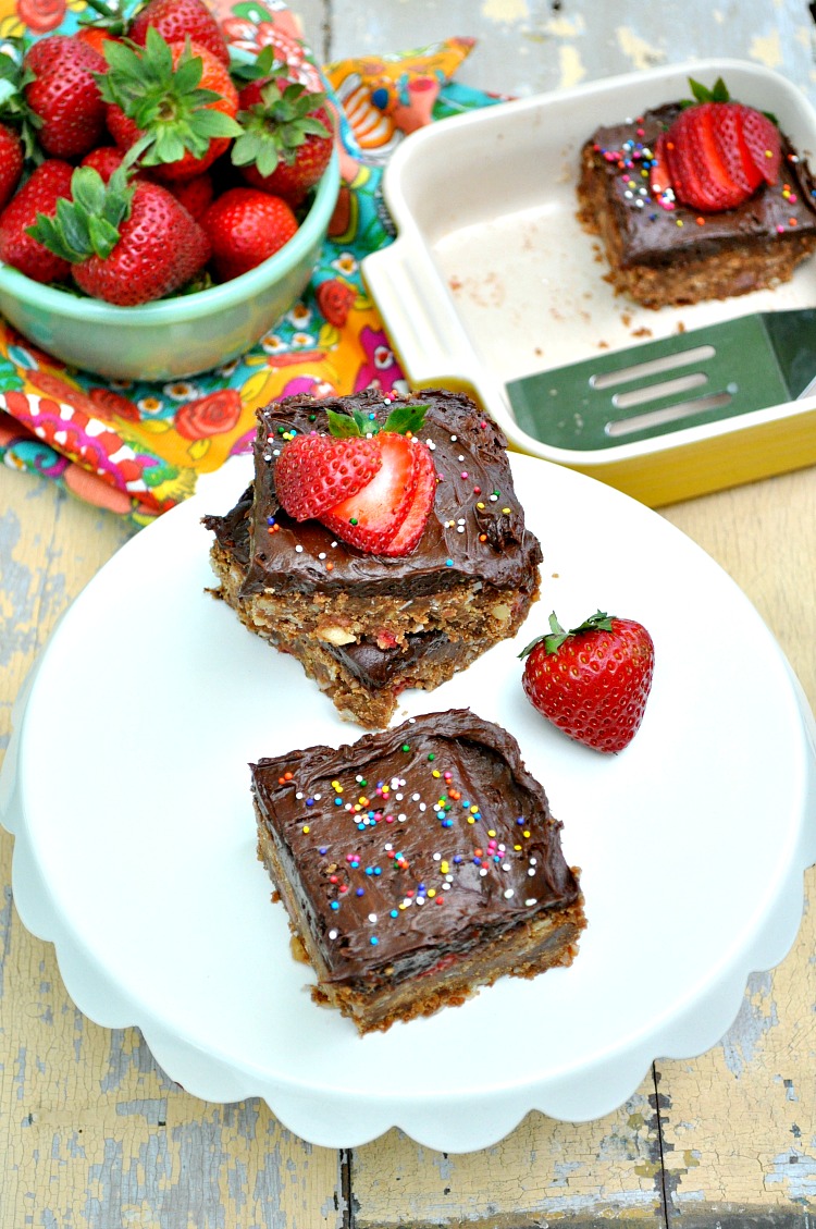 Summer Dessert Recipe: No-Bake Chocolate Strawberry Bars ...