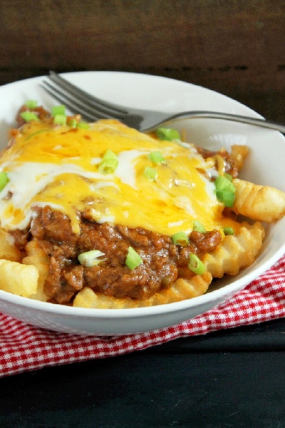 Slow Cooker Chili Con Carne Cheese Fries
